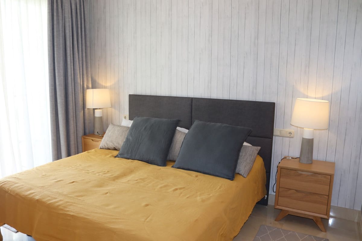 2 soveværelse Lejlighed til leje i Guadalmina med swimmingpool garage - € 1.850 (Ref: 10130688)