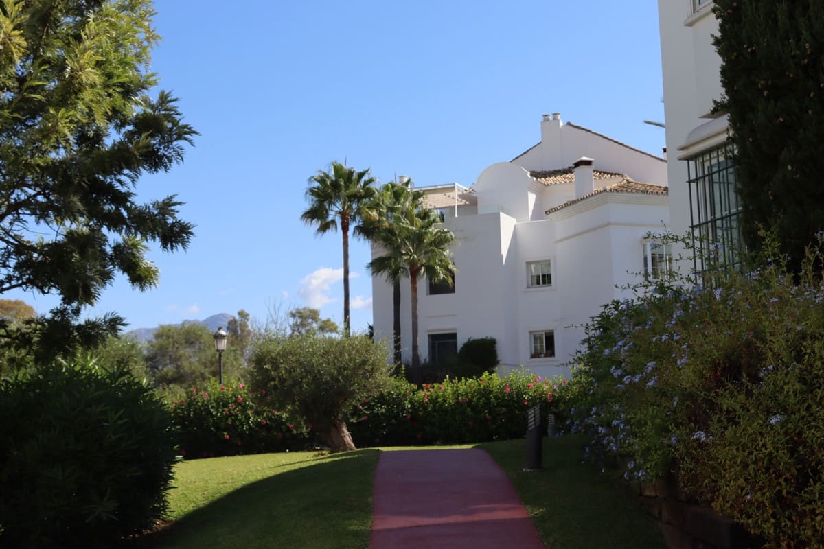 2 soveværelse Lejlighed til leje i Guadalmina med swimmingpool garage - € 1.850 (Ref: 10130688)