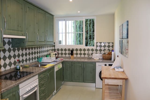 2 soverom Leilighet til leie i Guadalmina Alta, Marbella med svømmebasseng garasje - € 1 850 (Ref: 10130688)