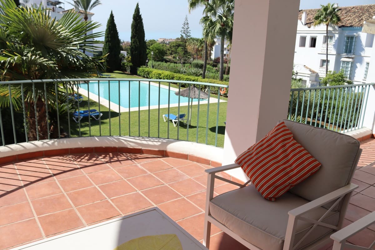 2 soveværelse Lejlighed til leje i Guadalmina med swimmingpool garage - € 1.850 (Ref: 10130688)