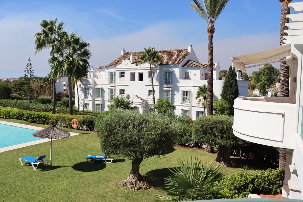 2 soveværelse Lejlighed til leje i Guadalmina med swimmingpool garage - € 1.850 (Ref: 10130688)