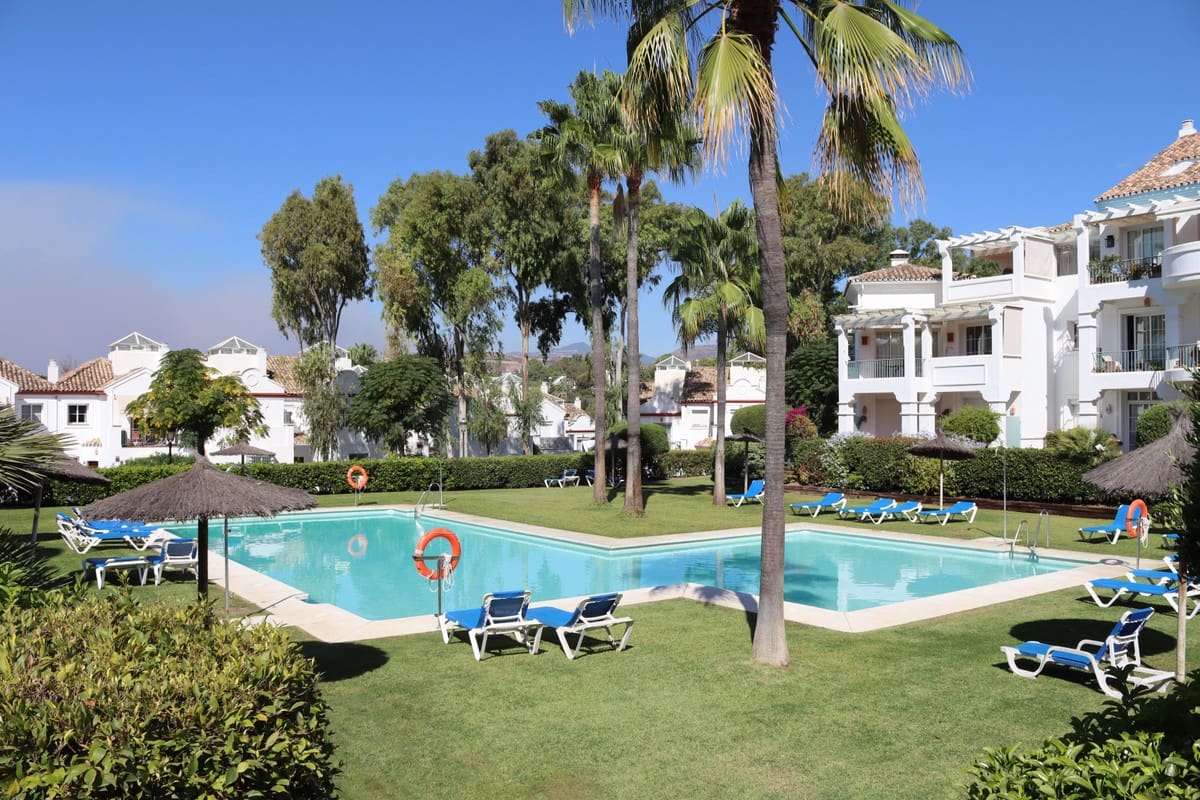 2 soveværelse Lejlighed til leje i Guadalmina med swimmingpool garage - € 1.850 (Ref: 10130688)