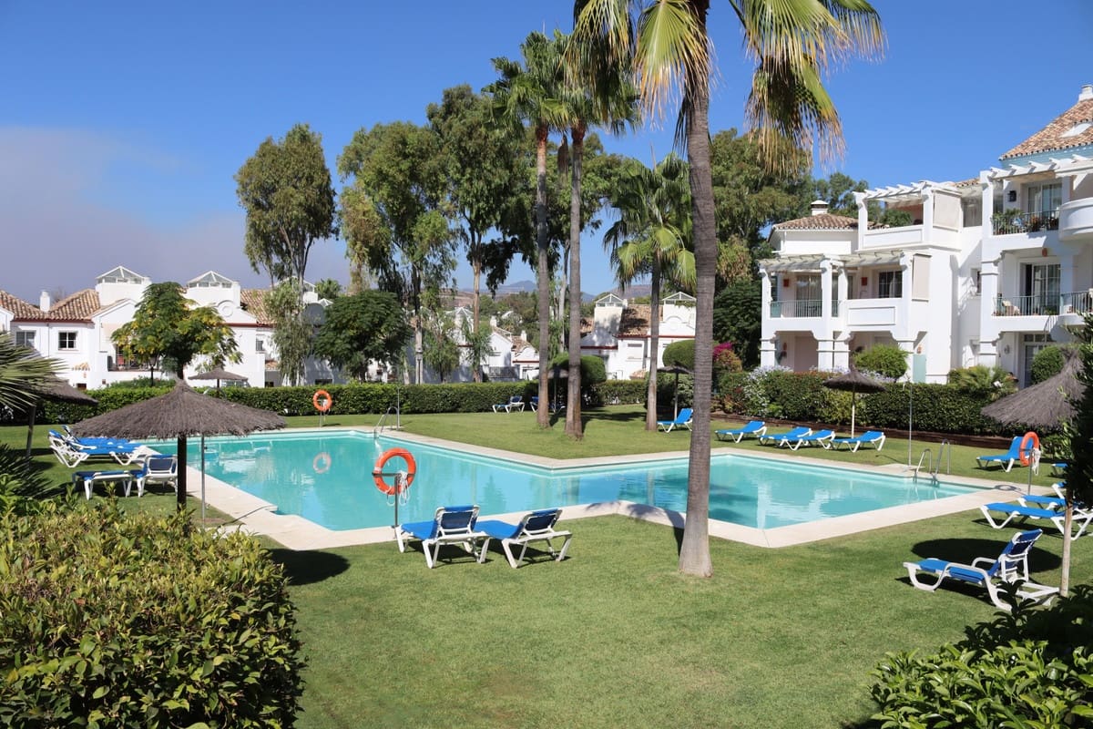 2 soveværelse Lejlighed til leje i Guadalmina med swimmingpool garage - € 1.850 (Ref: 10130688)