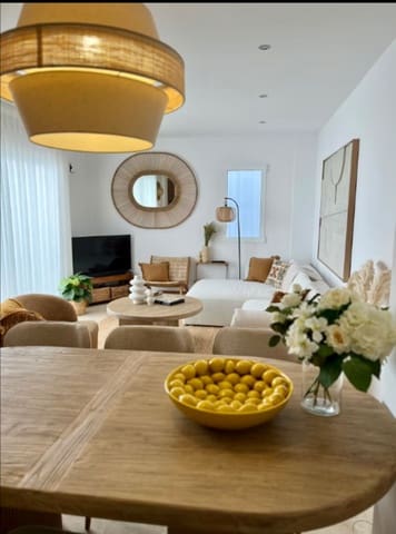 3 makuuhuone Omakotitalo lomavuokrausta paikassa Estepona - 1 750 € (Ref: 10130988)