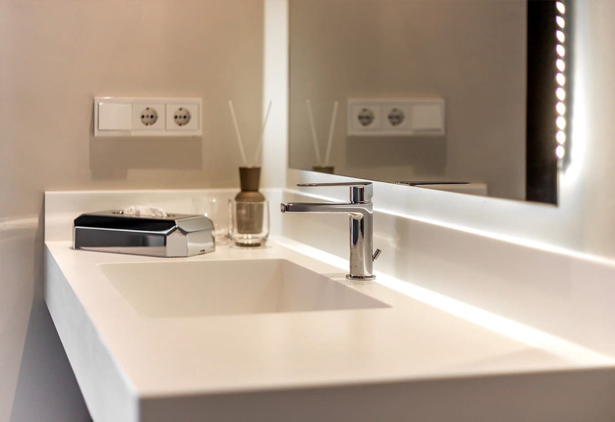 2 bedroom Apartment for sale in Nueva Andalucia with pool garage - € 1,190,000 (Ref: 4648120)