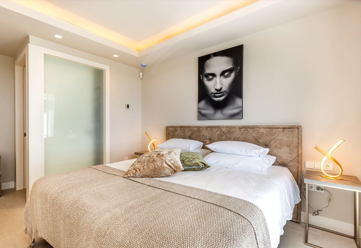 2 bedroom Apartment for sale in Nueva Andalucia with pool garage - € 1,190,000 (Ref: 4648120)