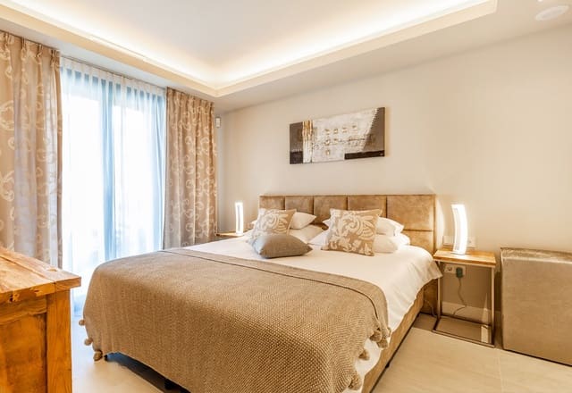 2 bedroom Apartment for sale in Nueva Andalucia, Marbella with pool garage - € 1,190,000 (Ref: 4648120)