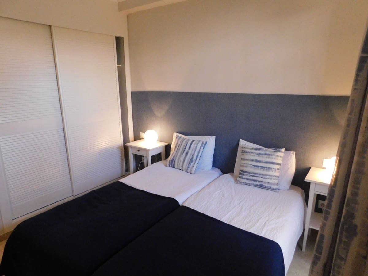 2 quarto Apartamento para arrendamento para férias em Elviria com piscina Garagem - 750 € (Ref: 5517126)