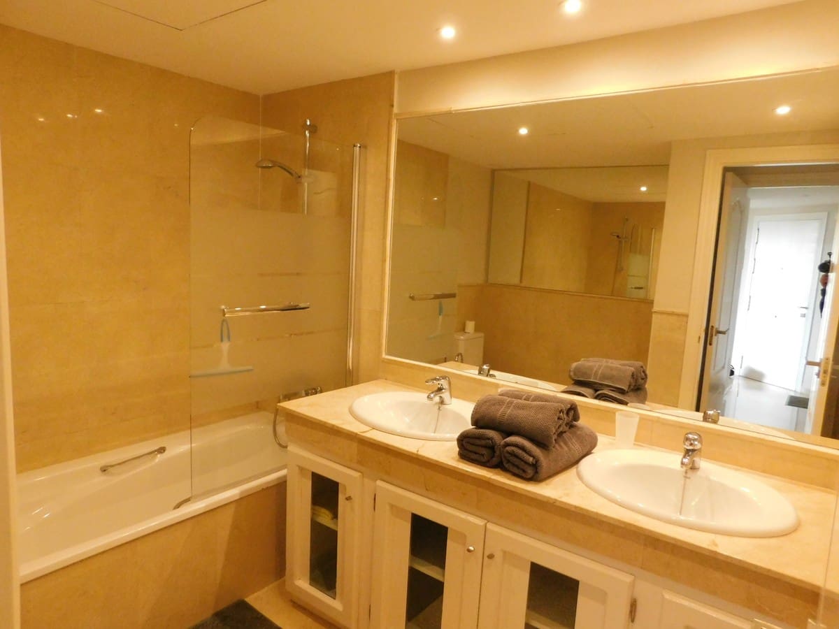 2 quarto Apartamento para arrendamento para férias em Elviria com piscina Garagem - 750 € (Ref: 5517126)