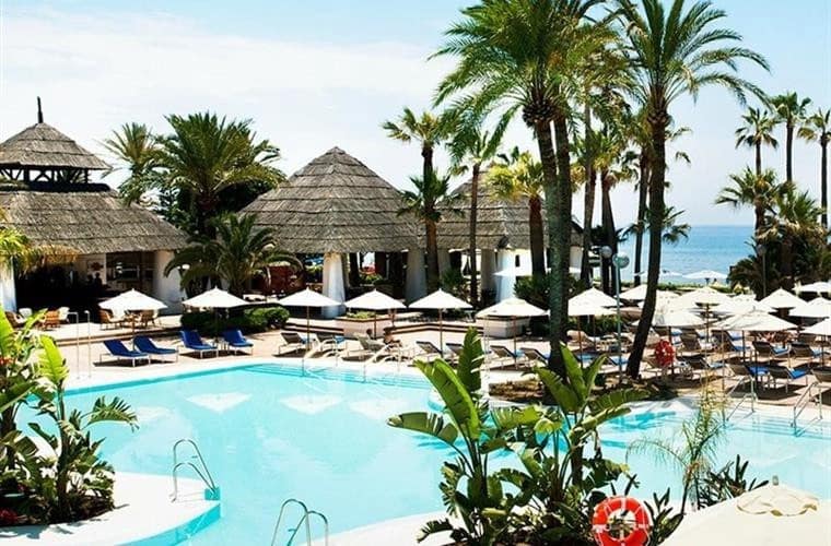 2 quarto Apartamento para arrendamento para férias em Elviria com piscina Garagem - 750 € (Ref: 5517126)