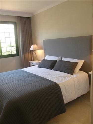 2 bedroom Apartment for holiday rental in Elviria with pool garage - € 750 (Ref: 5517126)