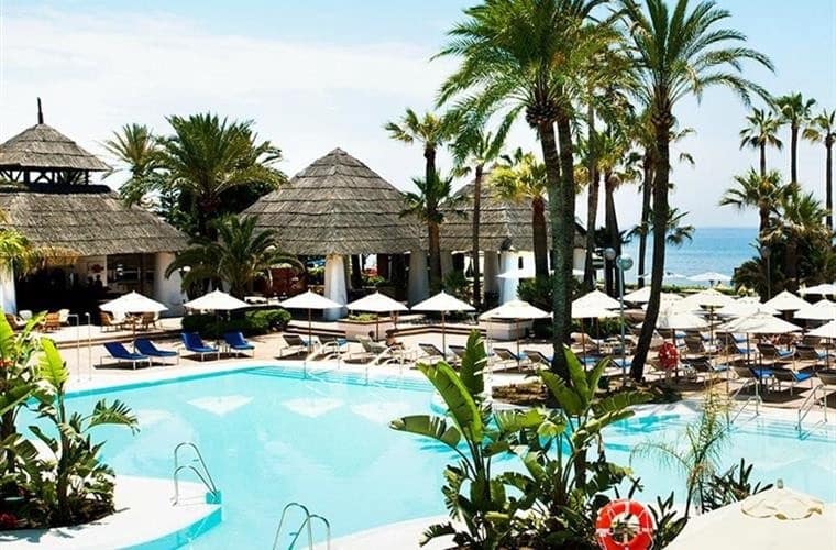 2 bedroom Apartment for holiday rental in Elviria with pool garage - € 750 (Ref: 5517126)