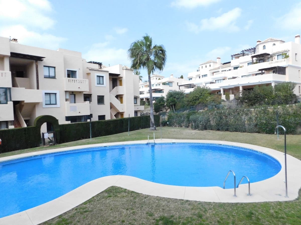 2 bedroom Apartment for holiday rental in Elviria with pool garage - € 750 (Ref: 5517126)