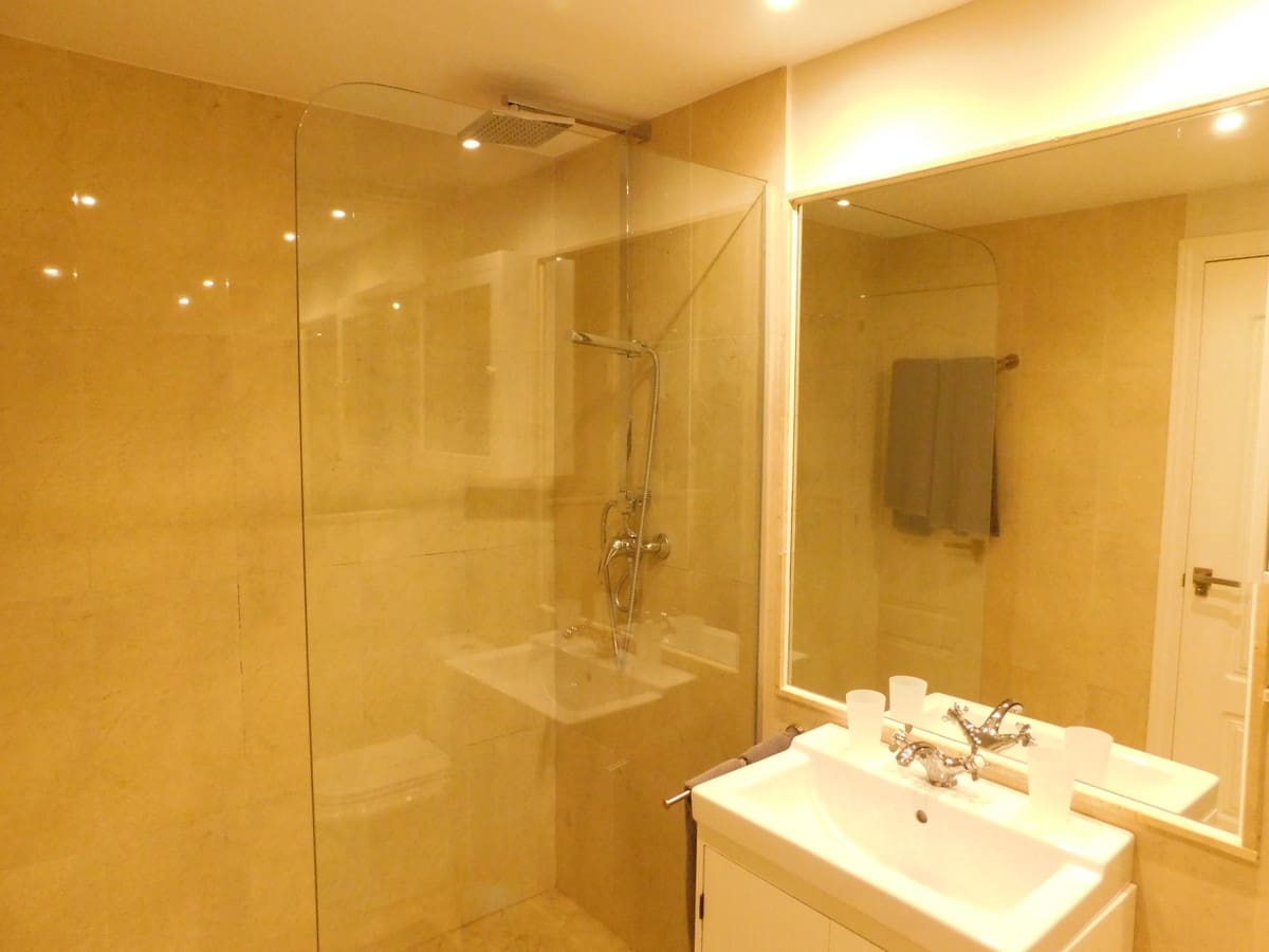 2 bedroom Apartment for holiday rental in Elviria with pool garage - € 750 (Ref: 5517126)