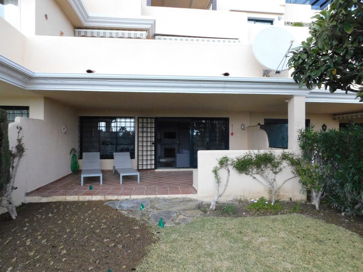 2 bedroom Apartment for holiday rental in Elviria with pool garage - € 750 (Ref: 5517126)