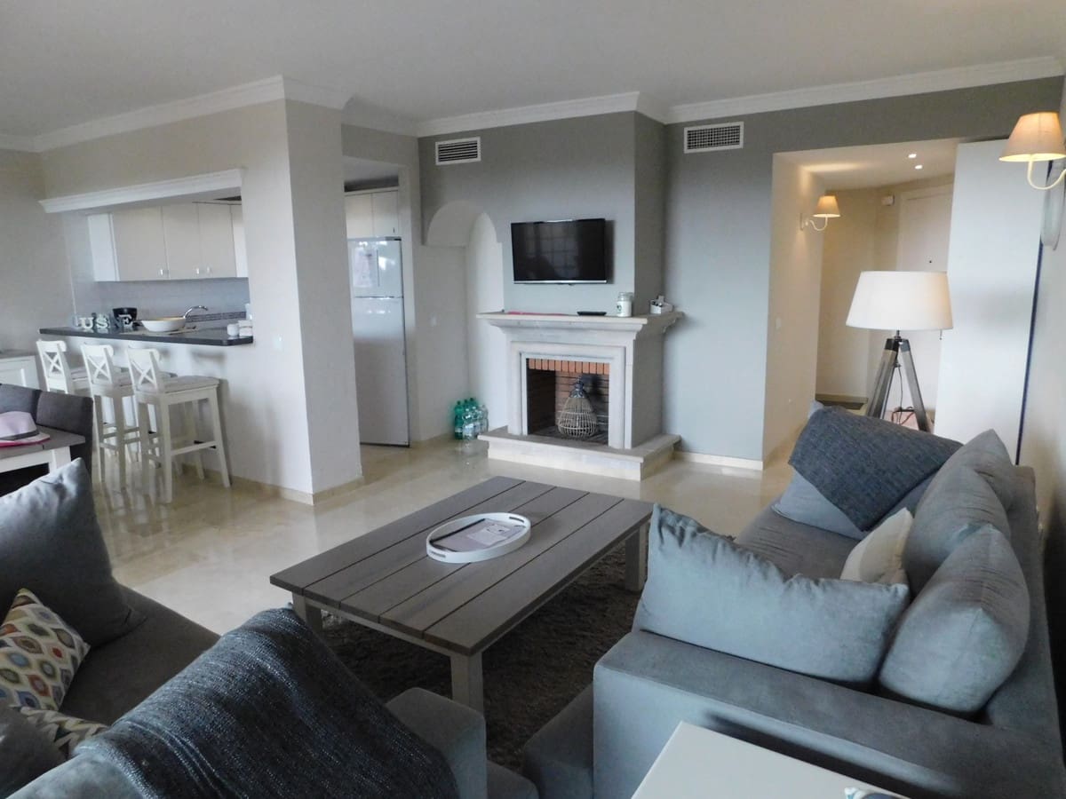 2 bedroom Apartment for holiday rental in Elviria with pool garage - € 750 (Ref: 5517126)