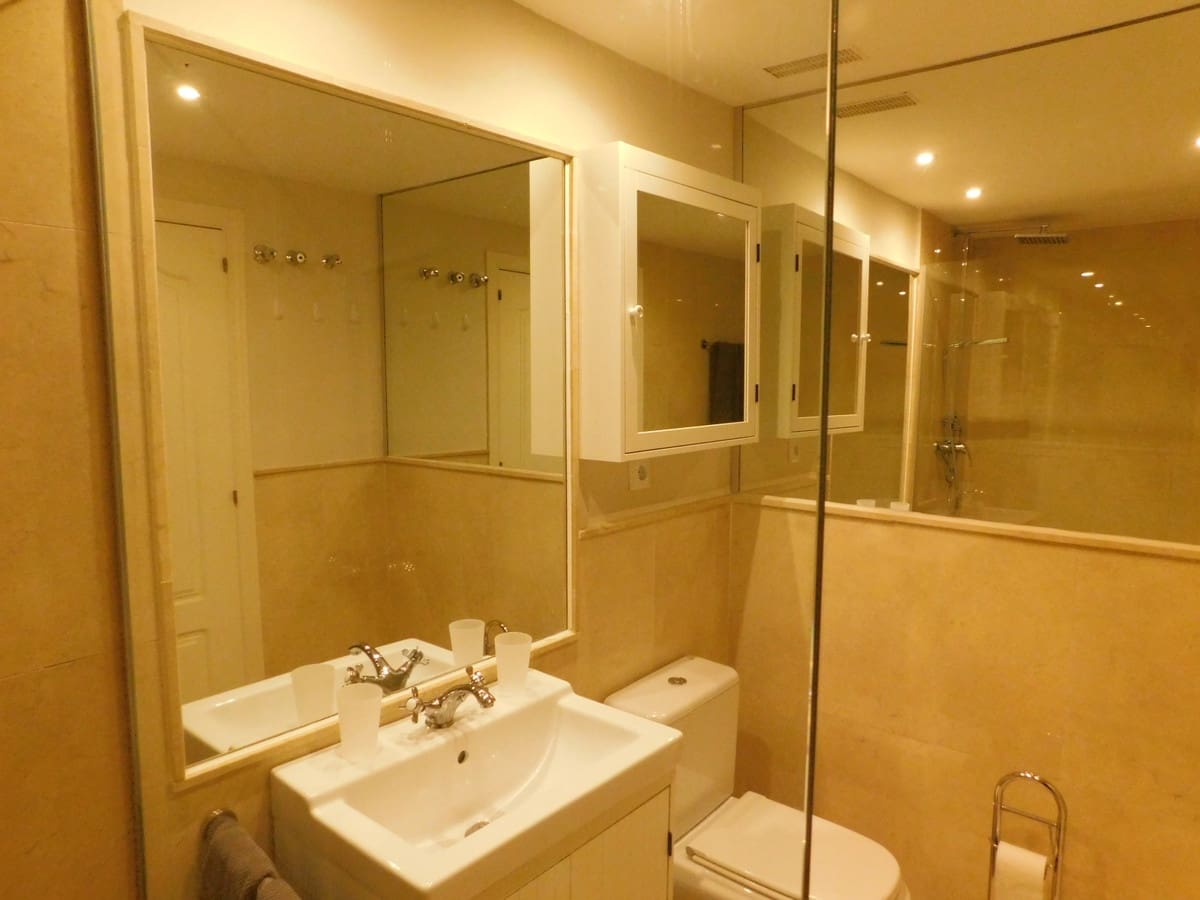 2 bedroom Apartment for holiday rental in Elviria with pool garage - € 750 (Ref: 5517126)