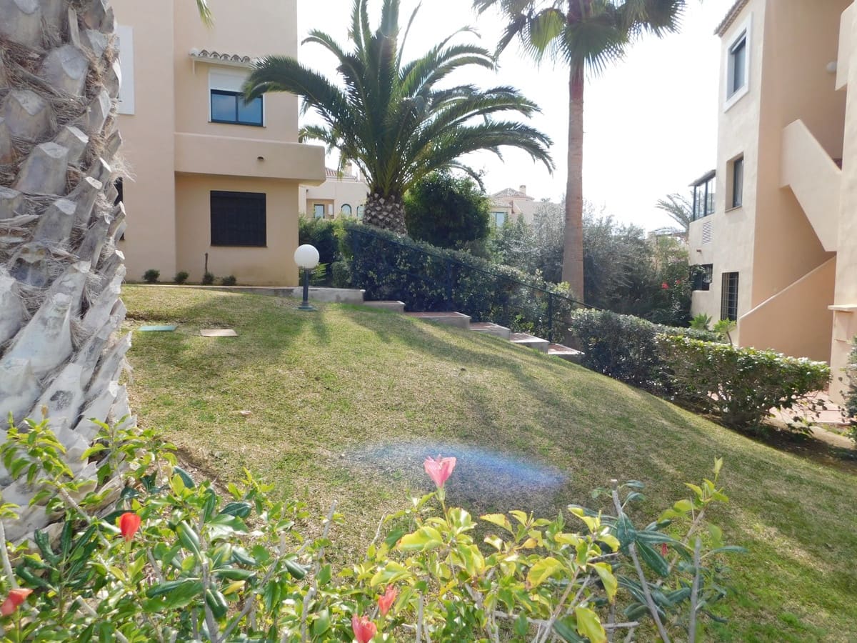 2 bedroom Apartment for holiday rental in Elviria with pool garage - € 750 (Ref: 5517126)