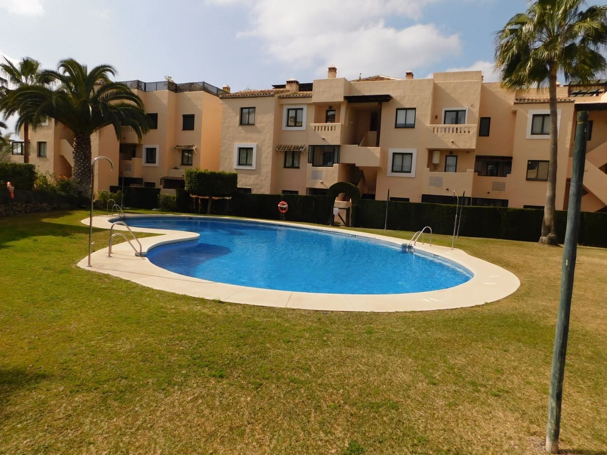 2 bedroom Apartment for holiday rental in Elviria with pool garage - € 750 (Ref: 5517126)