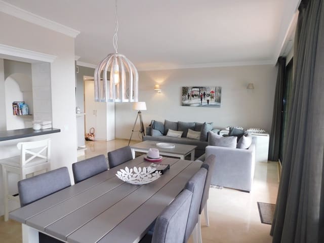 2 slaapkamer Appartement voor vakantieverhuur in Elviria, Marbella met zwembad garage - € 750 (Ref: 5517126)