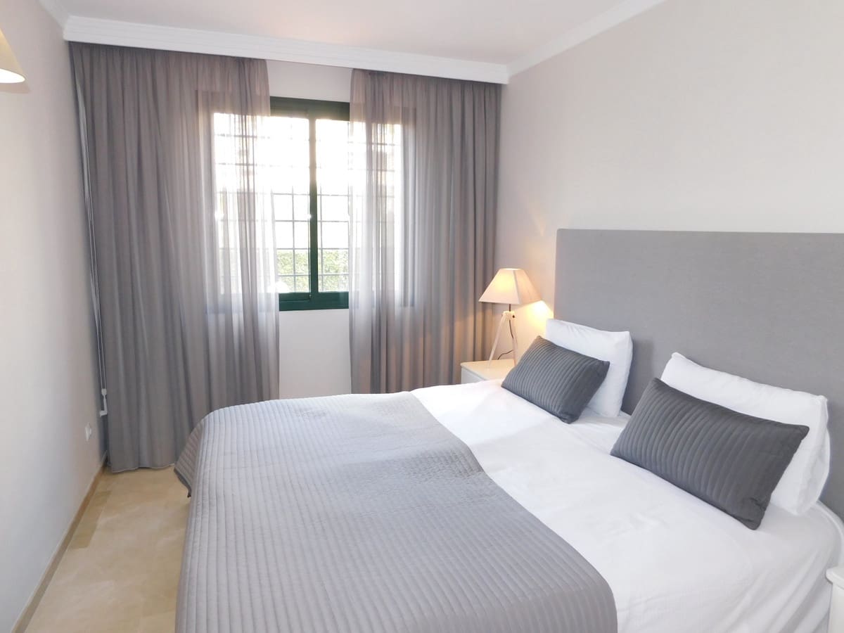 2 sovrum Lägenhet för semesterbostäder i Elviria med pool garage - 750 € (Ref: 5517126)