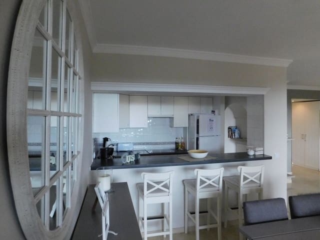2 slaapkamer Appartement voor vakantieverhuur in Elviria, Marbella met zwembad garage - € 750 (Ref: 5517126)