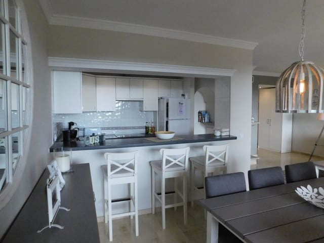 2 slaapkamer Appartement voor vakantieverhuur in Elviria, Marbella met zwembad garage - € 750 (Ref: 5517126)