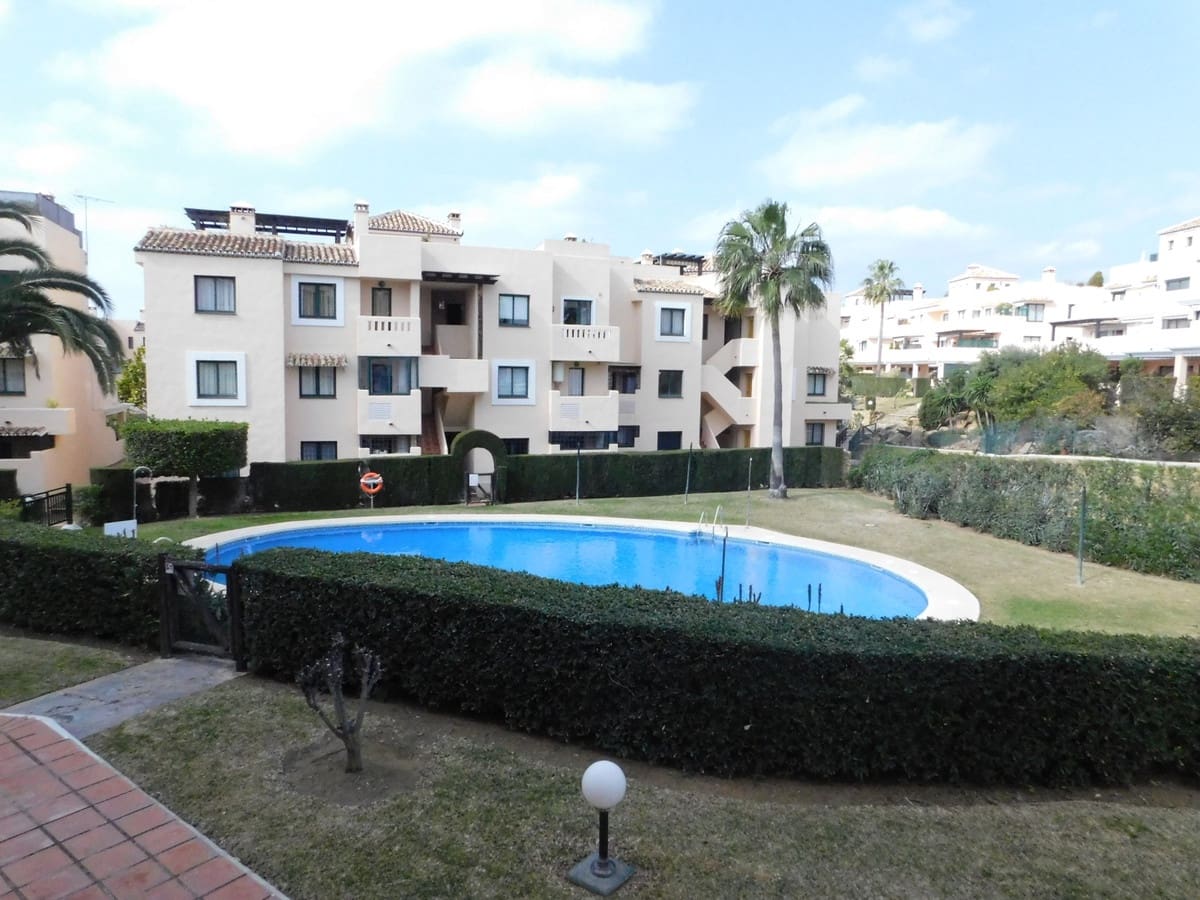 2 sovrum Lägenhet för semesterbostäder i Elviria med pool garage - 750 € (Ref: 5517126)