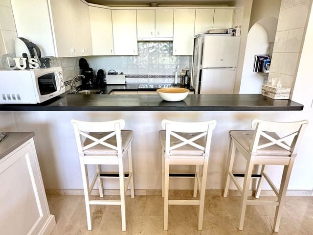 2 soverom Leilighet til salgs i Elviria, Marbella med svømmebasseng garasje - € 850 (Ref: 5517126)