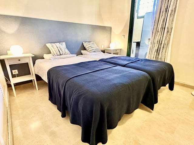 2 soverom Leilighet til salgs i Elviria, Marbella med svømmebasseng garasje - € 850 (Ref: 5517126)