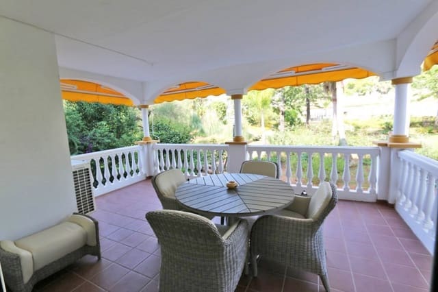 2 bedroom Apartment for holiday rental in Nueva Andalucia, Marbella with pool garage - € 850 (Ref: 5517135)