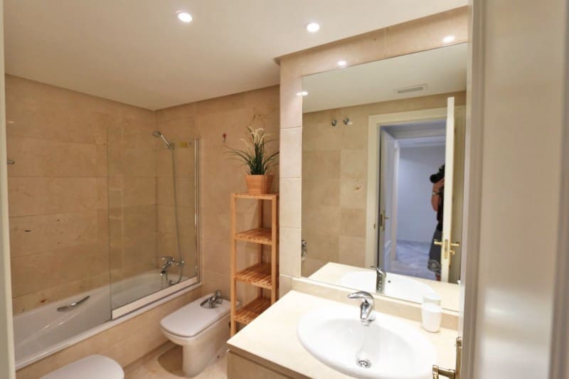 2 makuuhuone Huoneisto lomavuokrausta paikassa Nueva Andalucia mukana uima-altaan 
autotalli - 850 € (Ref: 5517135)