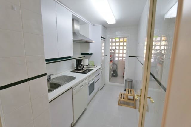 2 bedroom Apartment for holiday rental in Nueva Andalucia, Marbella with pool garage - € 850 (Ref: 5517135)