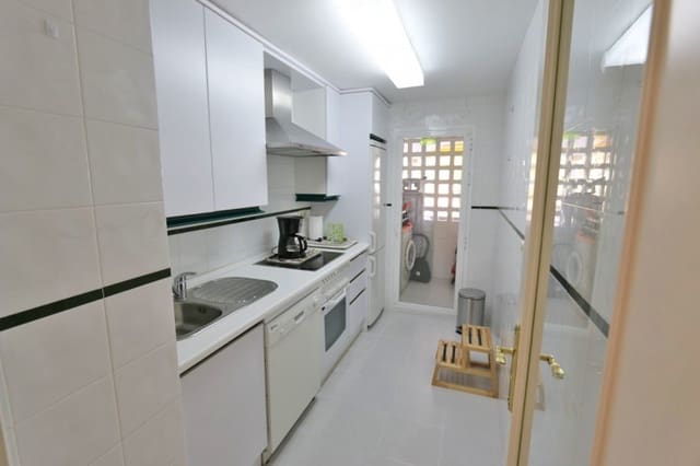 2 sovrum Lägenhet för semesterbostäder i Nueva Andalucia, Marbella med pool garage - 850 € (Ref: 5517135)