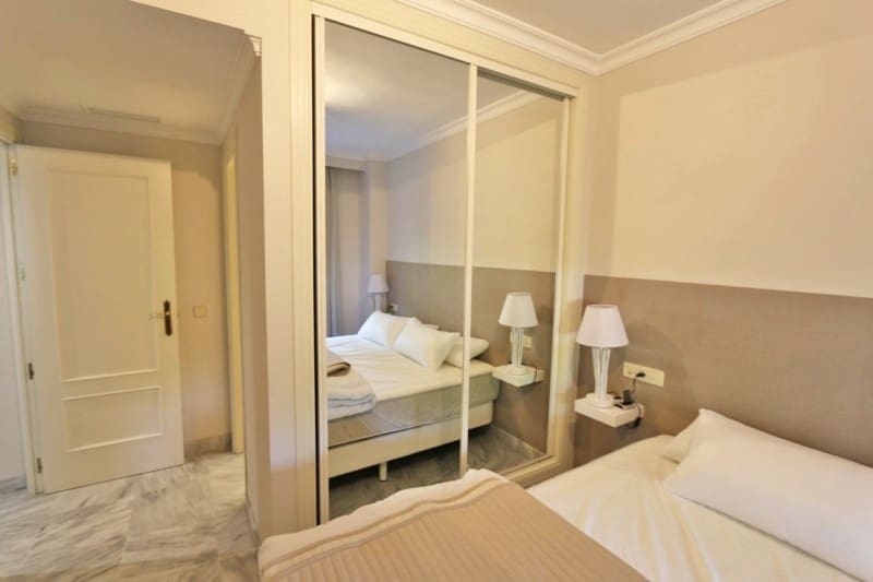 2 sypialnia Apartament na kwatery wakacyjne w Nueva Andalucia z basenem garażem - 850 € (Ref: 5517135)