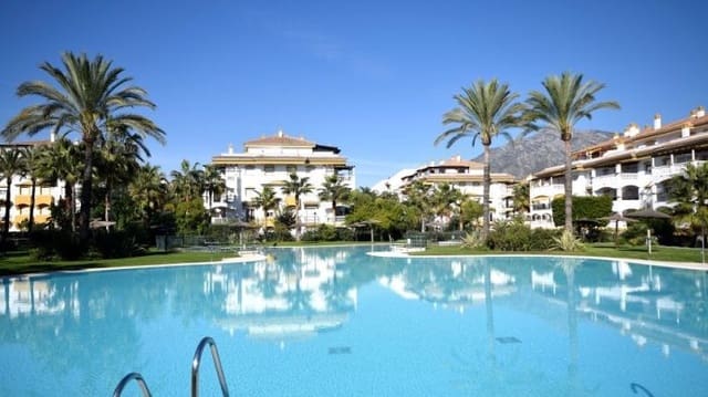 2 sovrum Lägenhet för semesterbostäder i Nueva Andalucia, Marbella med pool garage - 850 € (Ref: 5517135)