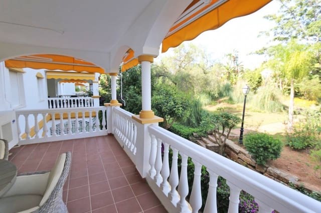 2 bedroom Apartment for holiday rental in Nueva Andalucia, Marbella with pool garage - € 850 (Ref: 5517135)