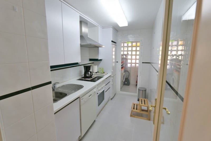 Appartement de 2 chambres de location de vacances à Nueva Andalucia avec piscine garage - 850 € (Ref: 5517135)