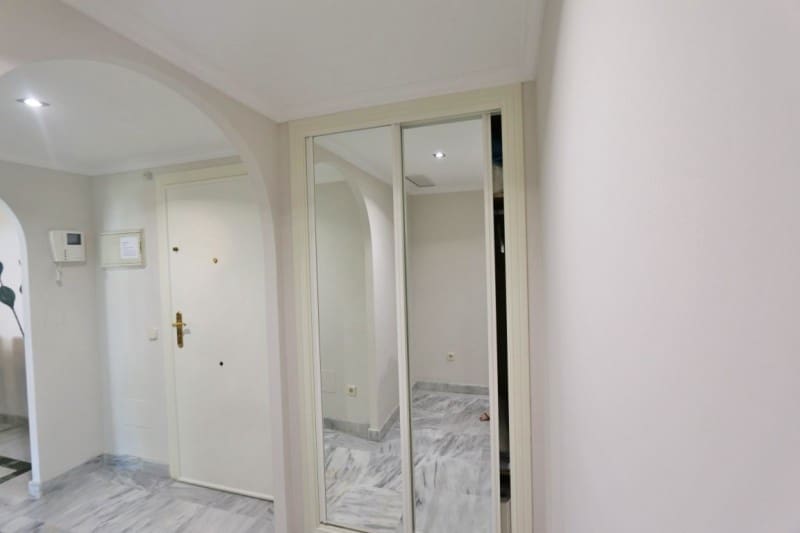 Appartement de 2 chambres de location de vacances à Nueva Andalucia avec piscine garage - 850 € (Ref: 5517135)