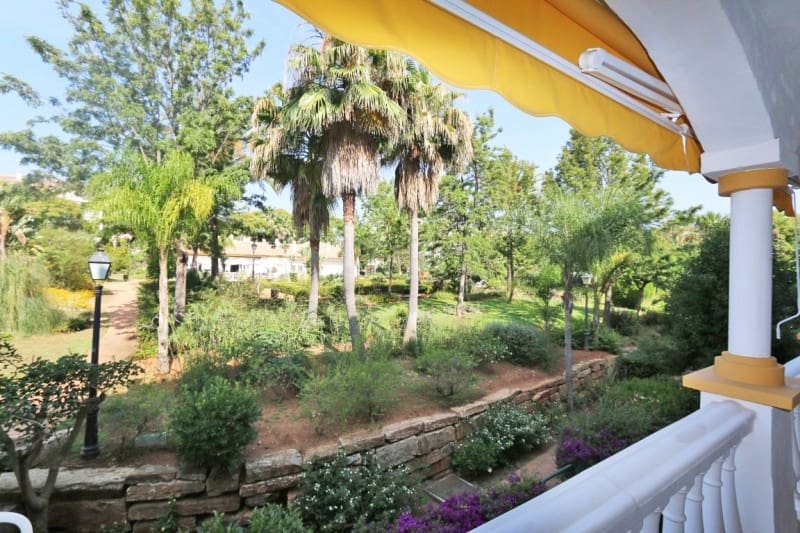 Appartement de 2 chambres de location de vacances à Nueva Andalucia avec piscine garage - 850 € (Ref: 5517135)