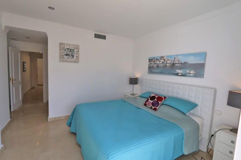 2 makuuhuone Omakotitalo lomavuokrausta paikassa Nueva Andalucia mukana uima-altaan 
autotalli - 950 € (Ref: 5517136)