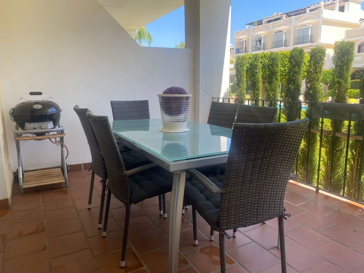 2 makuuhuone Omakotitalo lomavuokrausta paikassa Nueva Andalucia mukana uima-altaan 
autotalli - 950 € (Ref: 5517136)