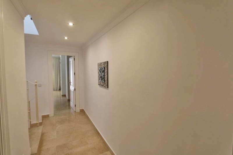 2 sypialnia Dom na kwatery wakacyjne w Nueva Andalucia z basenem garażem - 950 € (Ref: 5517136)