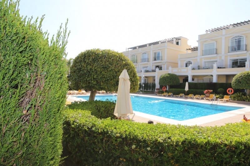 2 sypialnia Dom na kwatery wakacyjne w Nueva Andalucia z basenem garażem - 950 € (Ref: 5517136)