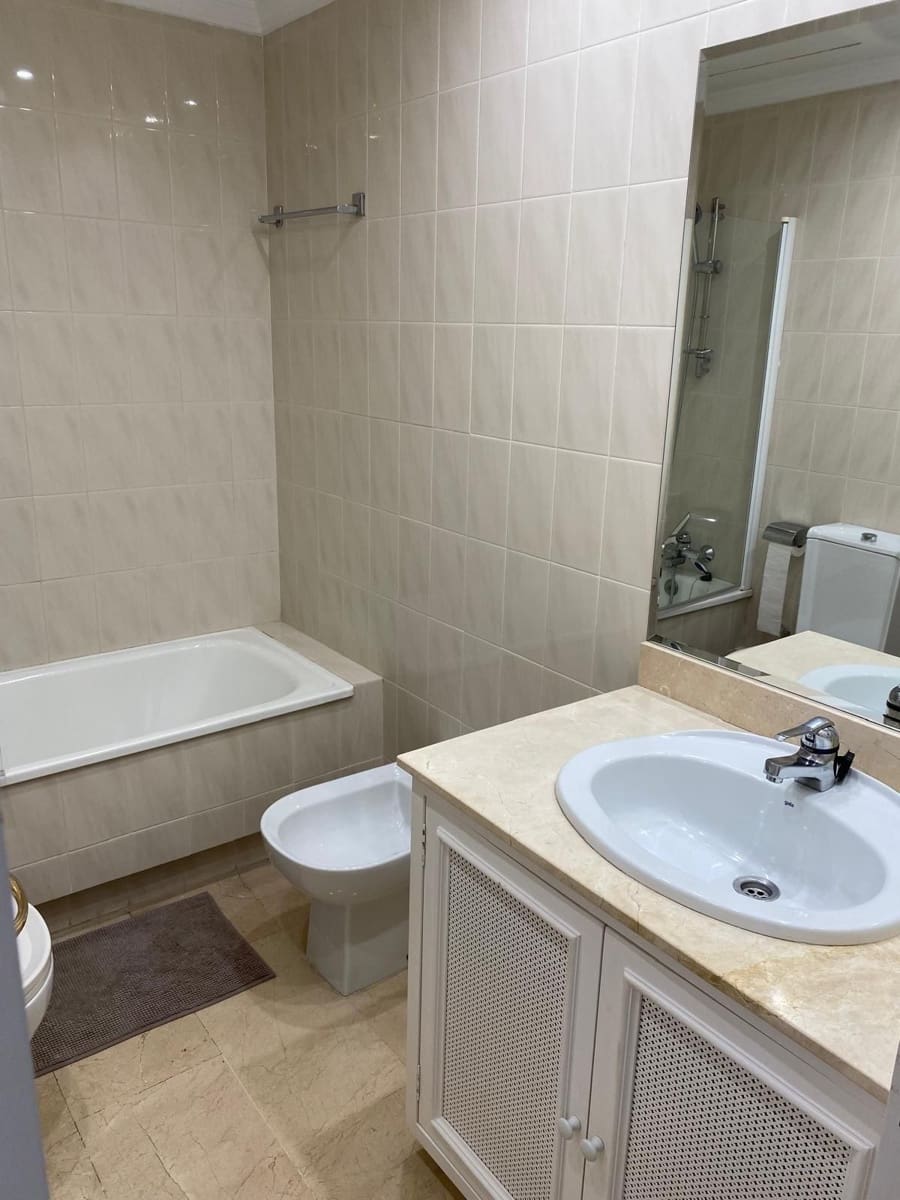 2 sypialnia Dom na kwatery wakacyjne w Nueva Andalucia z basenem garażem - 950 € (Ref: 5517136)