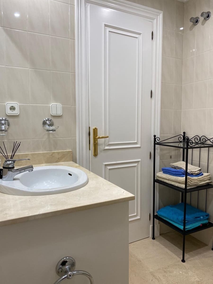 2 sypialnia Dom na kwatery wakacyjne w Nueva Andalucia z basenem garażem - 950 € (Ref: 5517136)