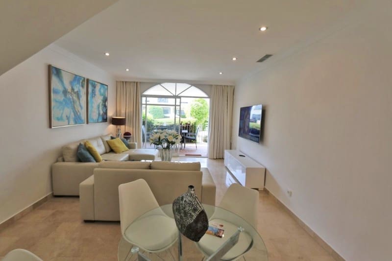 2 soverom Hus til salgs i Nueva Andalucia med svømmebasseng garasje - € 950 (Ref: 5517136)