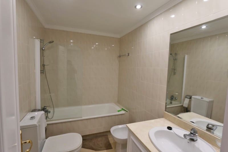 2 soverom Hus til salgs i Nueva Andalucia med svømmebasseng garasje - € 950 (Ref: 5517136)