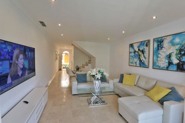 2 quarto Casa em Banda para arrendamento para férias em Nueva Andalucia, Marbella com piscina Garagem - 950 € (Ref: 5517136)