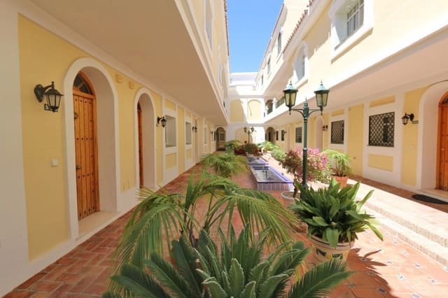 2 quarto Casa em Banda para arrendamento para férias em Nueva Andalucia, Marbella com piscina Garagem - 950 € (Ref: 5517136)